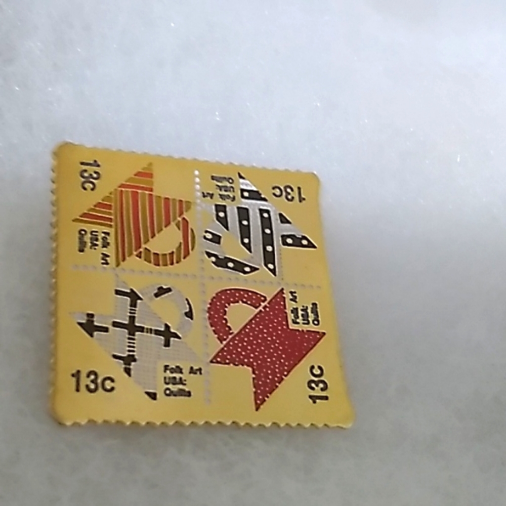 COLLECTIBLE QUILTING PIN- USPS STAMP FOLK ART - 13 CENTS